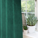Laden Sie das Bild in den Galerie-Viewer, McAlister Textiles Matt Emerald Velvet Curtains Tailored Curtains