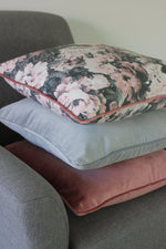 Laden Sie das Bild in den Galerie-Viewer, McAlister Textiles Matt Dove Grey Piped Velvet Cushion Cushions and Covers 
