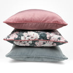 Laden Sie das Bild in den Galerie-Viewer, McAlister Textiles Matt Blush Pink Piped Velvet Cushion Cushions and Covers 
