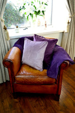 Laden Sie das Bild in den Galerie-Viewer, McAlister Textiles Matt Lilac Purple Velvet 43cm x 43cm Piped Cushion Sets Cushions and Covers 
