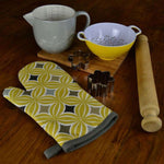 Laden Sie das Bild in den Galerie-Viewer, McAlister Textiles Laila Yellow Cotton Print Oven Mitt Kitchen Accessories 
