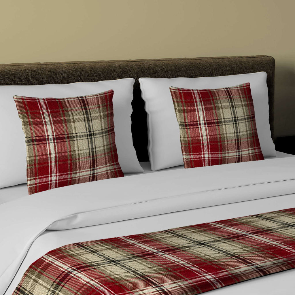 McAlister Textiles Angus Red + White Tartan Bedding Set Bedding Set Runner (50x240cm) + 2x Cushion Covers 